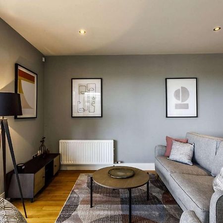 Private Room Available In Spacious High Rise Apartment With Park & City View Dublin Eksteriør bilde