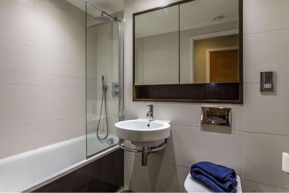 Private Room Available In Spacious High Rise Apartment With Park & City View Dublin Eksteriør bilde